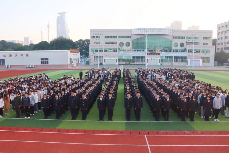 朋輩引航,向光而行丨航海學院舉行升旗儀式